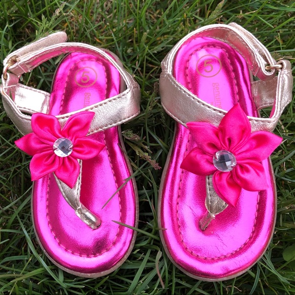 OshKosh B'gosh Other - Adorable Baby Girl Sandals
